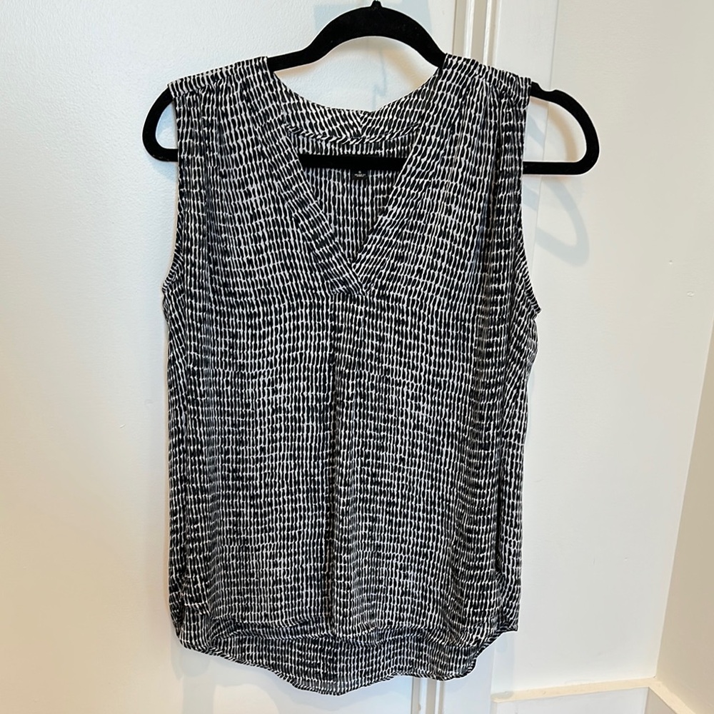Ann Taylor Black and White Sleeveless Blouse